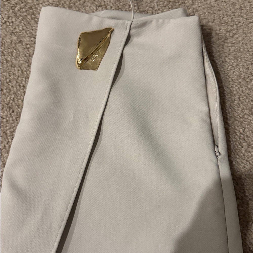 Zara Beige Skort with Gold Accent - Picture 4 of 4
